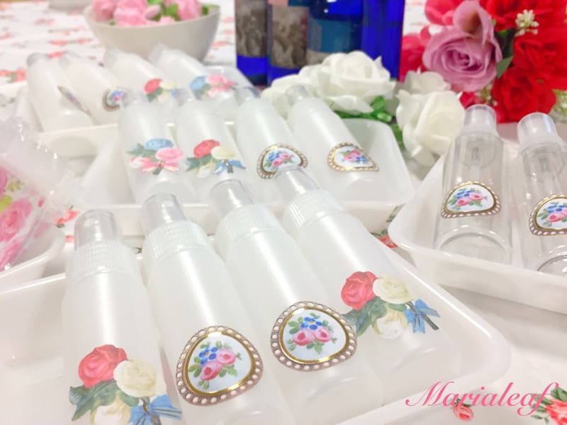 薔薇の化粧水を入れる容器の写真